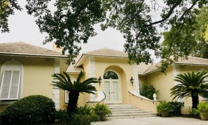 Sea Island Casa | Classic Sea Island Cottage with Pool and Minutes Walk to the Beach