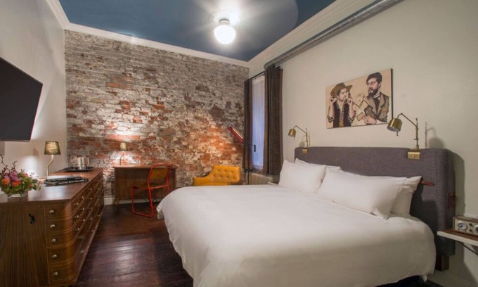 Central Business District Apartamento | Classic & Stylish Deluxe King Room Prime Location