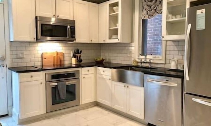 Stanton Park Casa | Classic Victorian: Historic Outside, Modern Inside | 5 Blks to Capitol | Parking