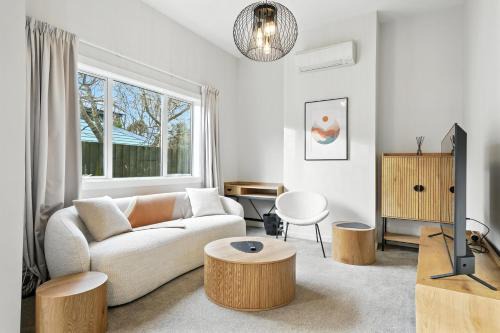 Sydenham Casa | Classic Villa with Parking & Modern Comforts - Albemarle Villa