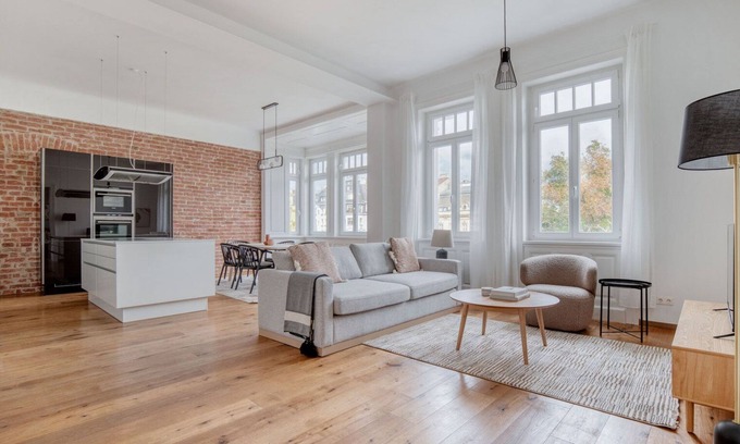 Wahring Apartamento | Classic Währing 2BR w/ Cellar, nr Parks, Bars & Dining, by Blueground