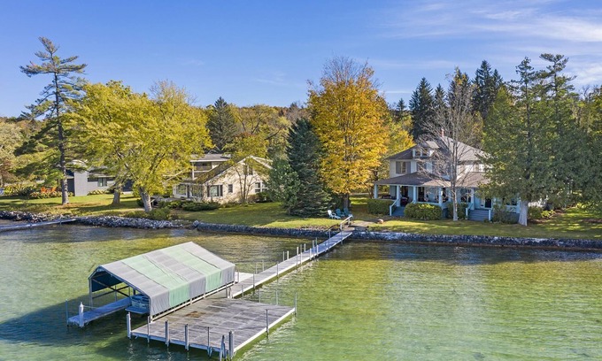 Walloon Lake Cabaña | Classic Walloon Lake Cottage