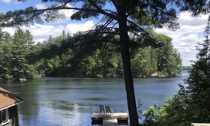 Trent Lakes Cabaña | Classic Waterfront Cottage in Trent Lakes