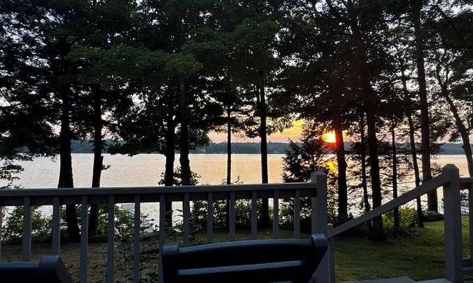 Windham Casa | Classic Waterfront Cottage on Highland Lake in Windham, Maine