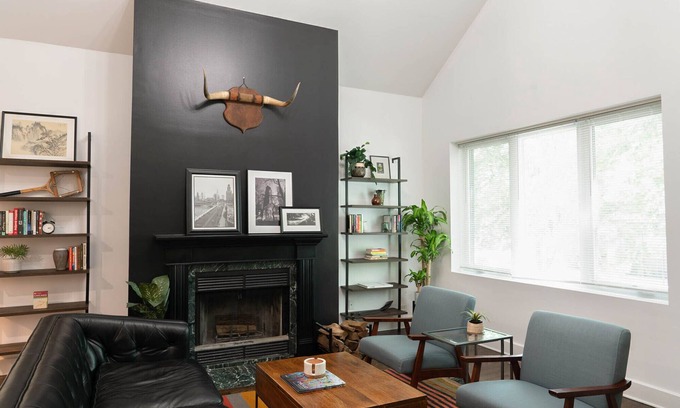 Bucktown Cabaña | Classic Workers Cottage in Vibrant Bucktown Chicago.