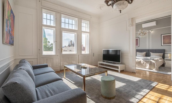 Nepszinhaz negyed Apartamento | Classical apartment with a modern touch!