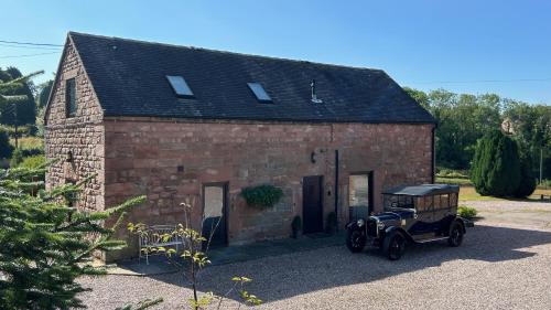 Cauldon Low Casa | Classy 2 Bed Peak District Cottage Barn - Alton Towers, Scarefest, Polar Bears, Chatsworth