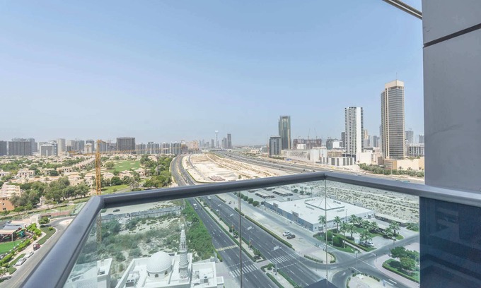 Dubai Sports City Apartamento | Classy 2 Bedroom in Sports City Sleeps 4 with Pool