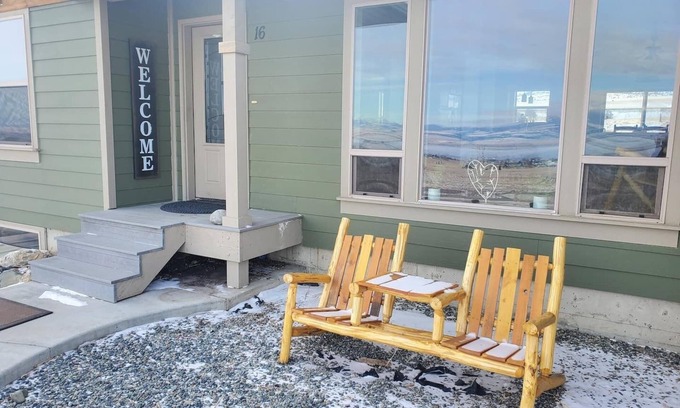 Broadwater County Casa | Classy 3-Bedroom Fishing Cottage with amazing lake and mountain views