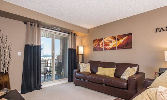 East Kootenay Apartamento | Classy Comfort | Outdoor Pool/Hot Tub | PS3 | Gym