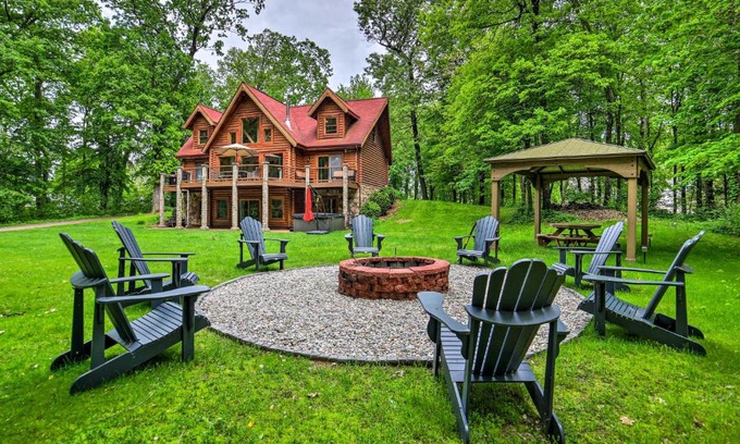 Jackson Casa | Classy Home with Hot Tub 2 Mi to Lake Access!