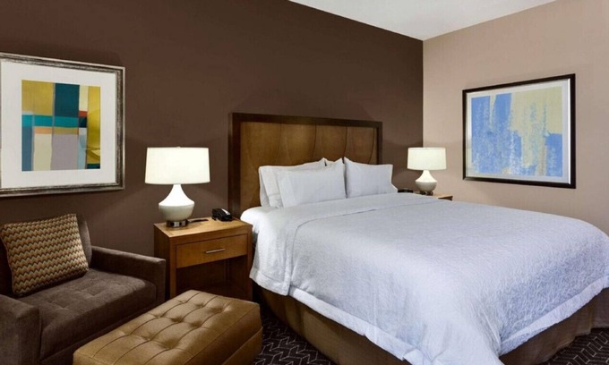 North Clayton Casa | Classy & Modern King Rm w/ Free Hot Breakfast!