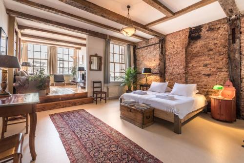 Burgwallen Nieuwe Zijde Casa | Classy Room 17th C Canalhouse