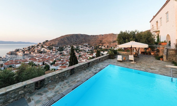 idhra Villa | Villa elegante con maravillosas vistas y piscina