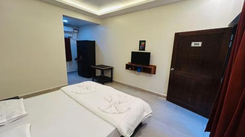 Baga Casa | Claudina baga beach