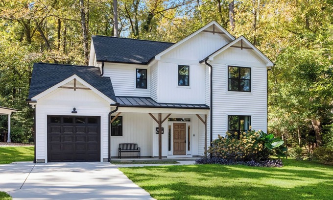 Clayton Casa | Clayton 3BR Modern Farmhouse & Downtown Sleeps 8