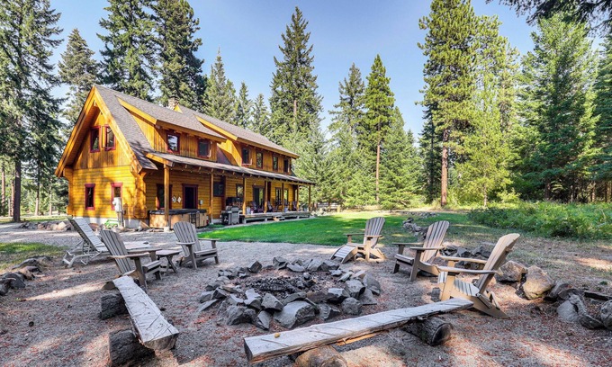 Cle Elum Casa | ¡NUEVO! ¡Cabaña de montaña Cle Elum con bañera de hidromasaje y senderos!