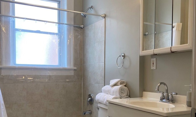 Southwest Garden Apartamento | Clean 2nd floor 1 Bedroom apartment 10 minutes from medical campus