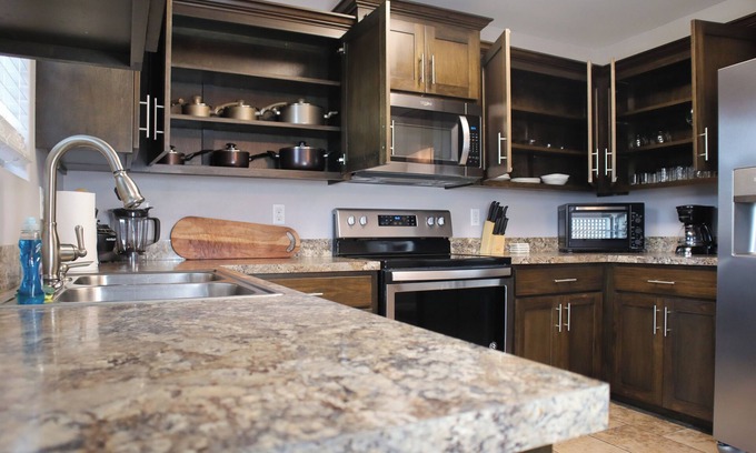 Russellville Casa | Clean! 5Bed home. Centrally located. Privacy