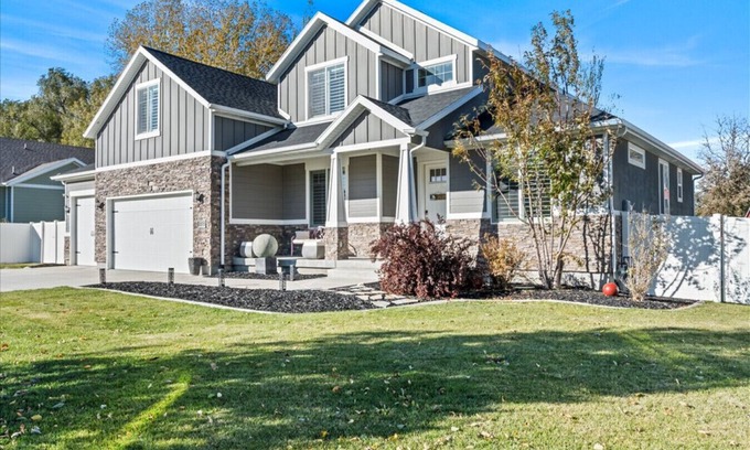 West Jordan Casa | Clean 7 Bedroom, Gym, Sauna, Hot Tub, Game Room