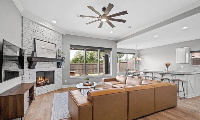 Bentonville Casa | Clean and comfy! Perfect place to work or relax. Between XNA & dtwn!