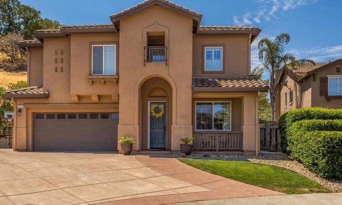 Vacaville Casa | Clean and cozy bedroom in a beautiful Semi Custom home.