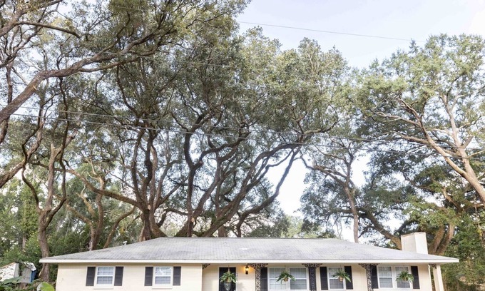 Brent Casa | Clean and Cozy, close to PCC