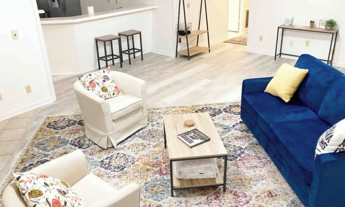 Hoover Apartamento | Clean and fresh basement apartment close to all the action!
