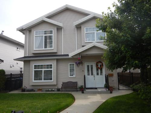 Coquitlam Casa | Clean and Quiet 2 bdr 2 bthr private entrance entire guests suite near Coquitlam Center mall and skytrain