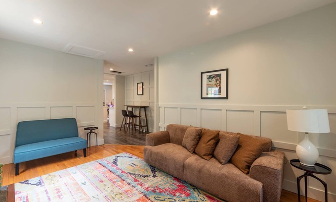 Lower Burns Park Apartamento | Clean & Quiet 4-BR near Downtown and UM Campus