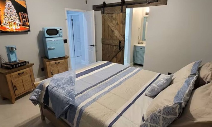 Apollo Beach Casa | Clean and quiet Lovely place. Perfect to work from home.