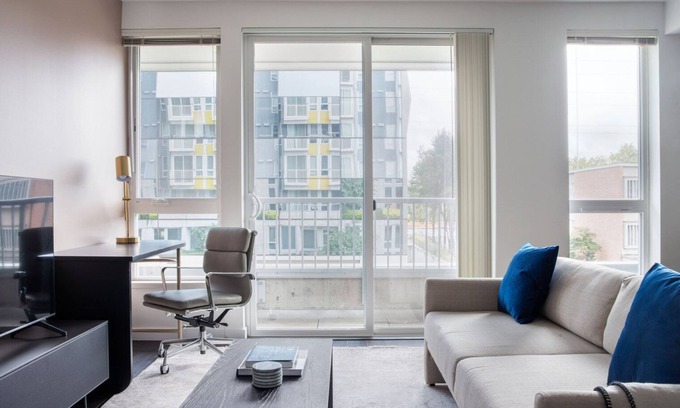 Wilburton Apartamento | Clean Bellevue 1BR w/ Lounge, Rooftop & Gym, nr Shops, by Blueground