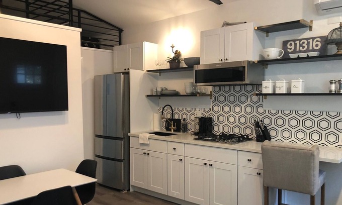 Encino Casa | Clean & Bright 1Bd/1Bth+Loft Charming Guest House