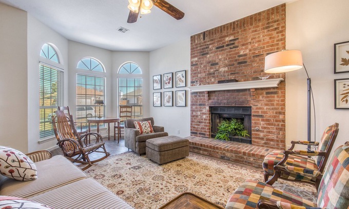 Jenks Casa | Clean clean clean, full kitchen, play area, quiet 3/2 - near Antiques & aquarium