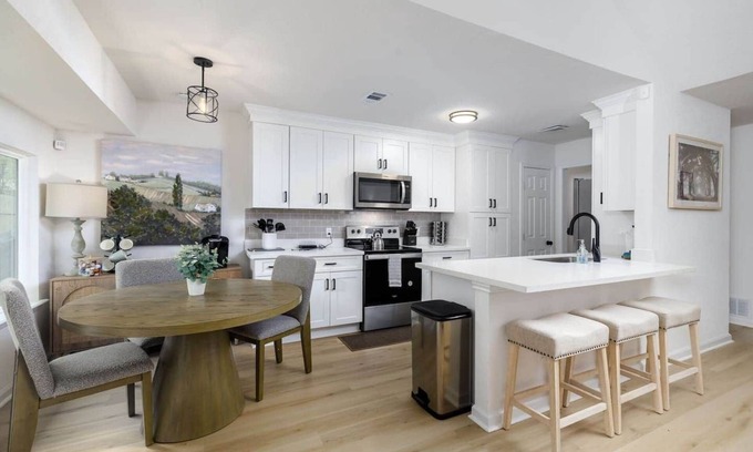 Mesa Ridge Casa | 3-bedroom house in cool Round Rock with WiFi, AC. Beautifully decorated!