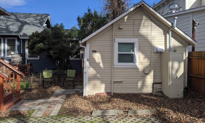Santa Rosa Cabaña | Clean Comfy Cottage Downtown