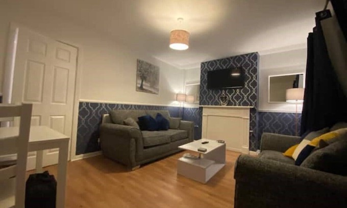 Newark upon Trent Casa | Clean cosy 3 Bedroom house, Free parking & WIFI