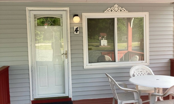 Ellsworth Apartamento | Clean & Cozy 1BR Apt#4 w/Full Kitchen & Private Bath