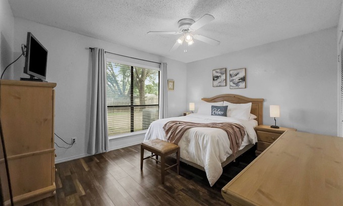 Euless Casa | Clean & Cozy 2BD/2BA Plus Office - Great Location!