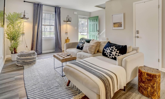Southwest Raleigh Casa | Clean & Cozy 2Bdm/1.5B Townhouse, Great Location!