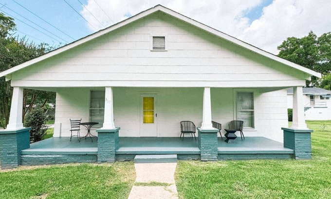 Rossville Casa | Clean & Cozy! 2BR, Pets welcome!
