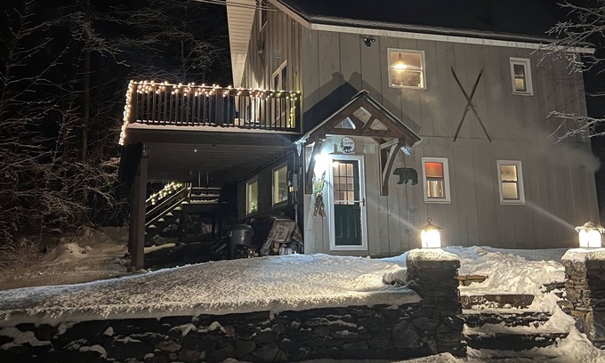 Mount Holly Chalet De Esquí | Clean cozy 5 bedroom Okemo Mtn ski house only 3.5 miles from Jackson Gore base!!