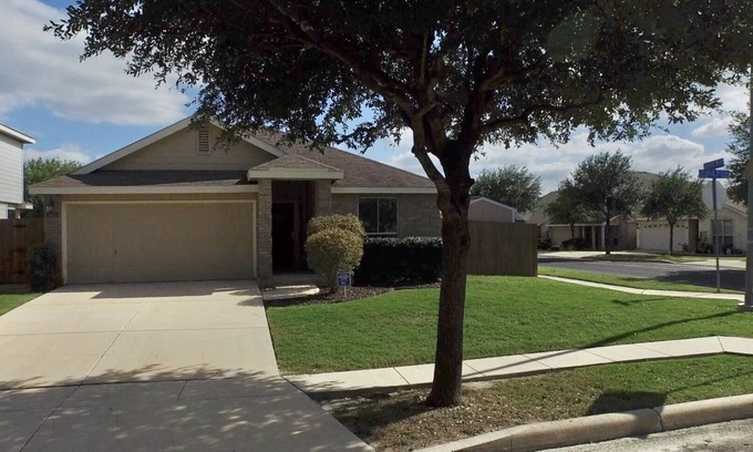 Southside Casa | Casa perfecta para la graduación de BMT apenas 2 millas lejos de la base de la fuerza aérea de Lackland