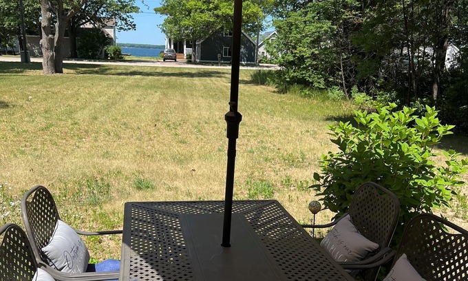 Lake City Casa | Clean, cozy home – walking distance to town and beaches!