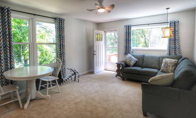 Brevard Cabaña | Clean, Cozy, Quiet and Convenient. Walk to restaurants, shopping and bars.