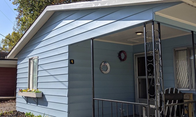 Cadiz Cabina | Clean, full kitchen, stand alone cabin adjoining Lake Barkley State Park