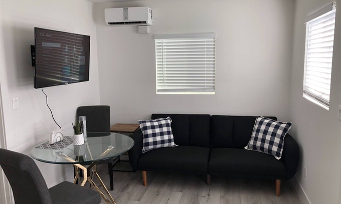 Reseda Casa | Clean Fully-Equipped Detached Guest House