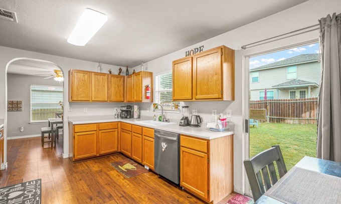 Converse Casa | Clean, Fun 3 Bedroom, with Game Room & Fire Pit