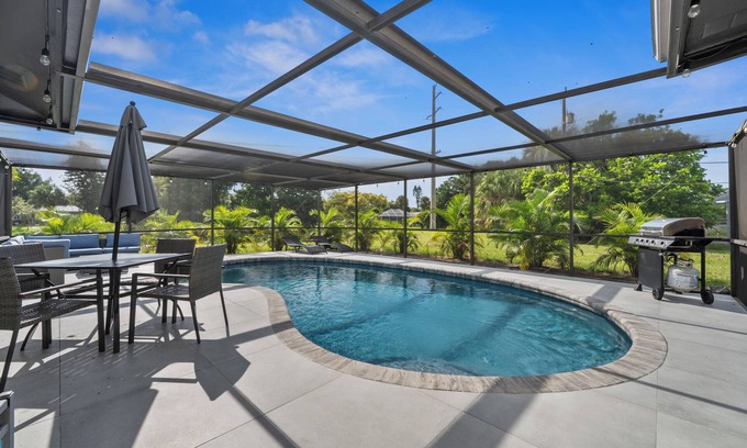 Venice Gardens Casa | FREE Heated Pool! Close Beaches! Pet OK!!! CLEAN!!!