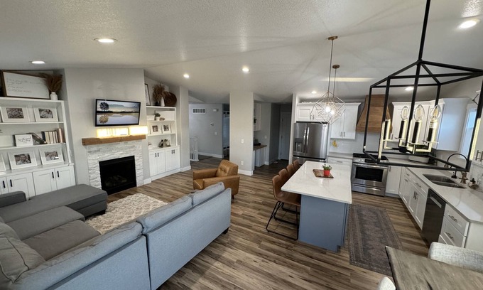 Gillette Casa | Clean House w/ Firepit + Car Rental/airport shuttle available upon request